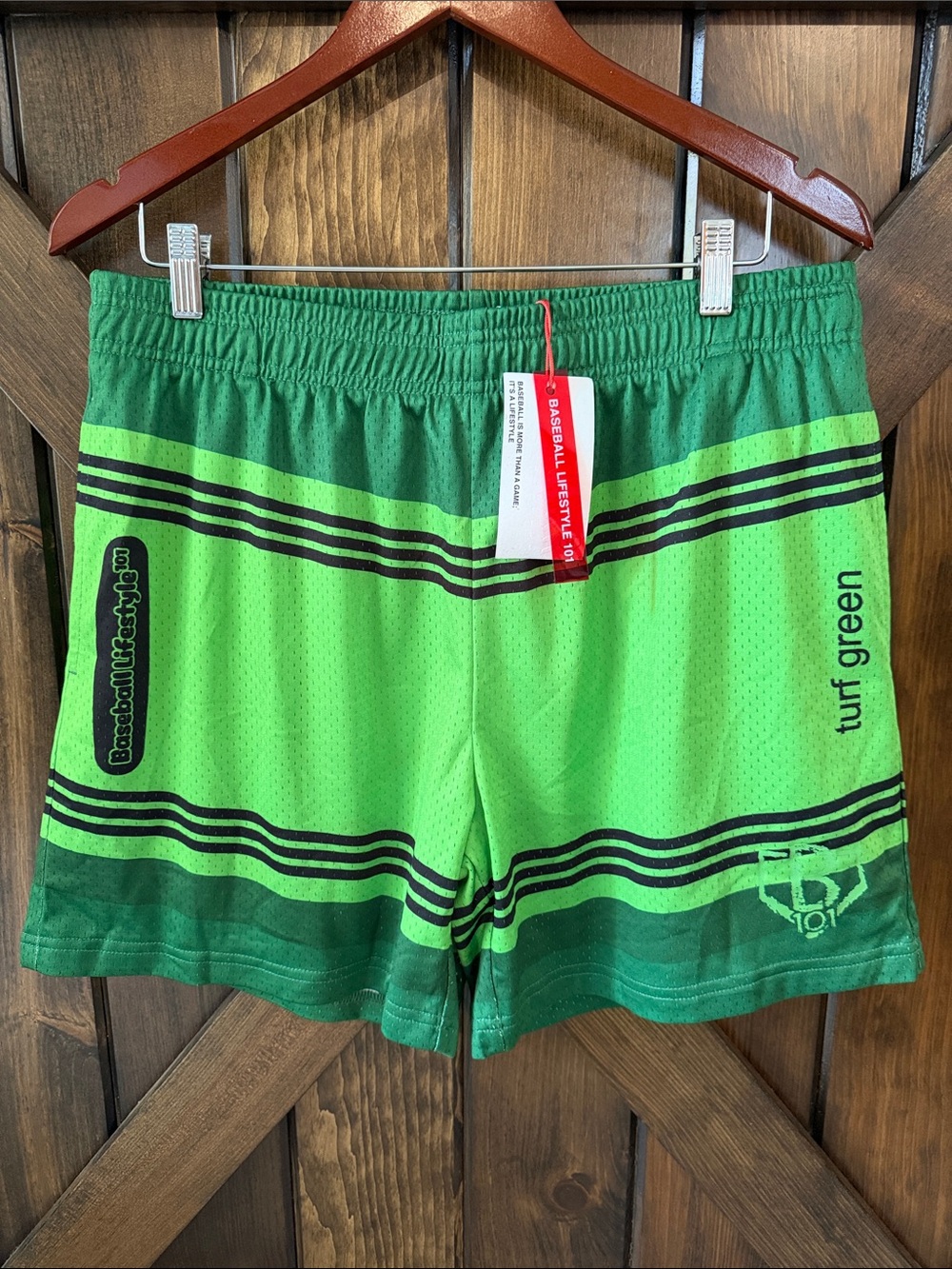 Baseball Lifestyle 101, NWT Mens “Turf Green” Crayon Shorts, size Large